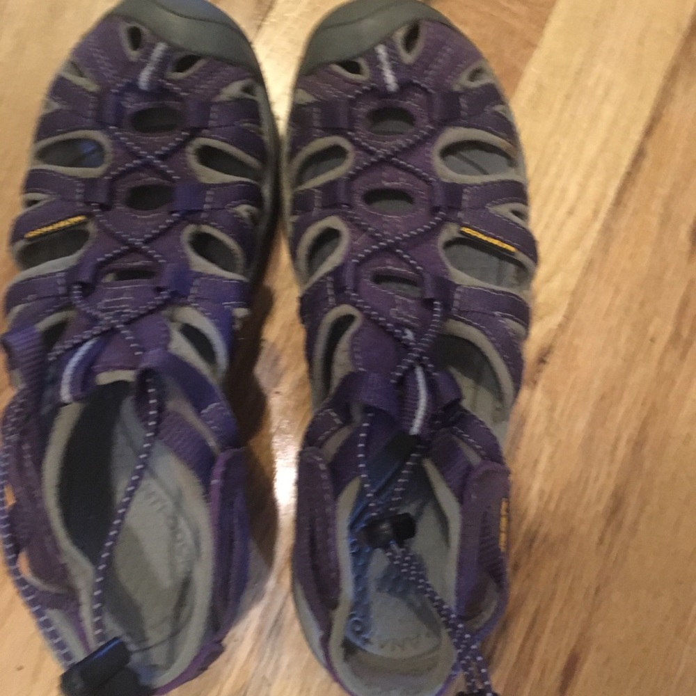 Women’s Keen Sandals size 8.5 like new!!
